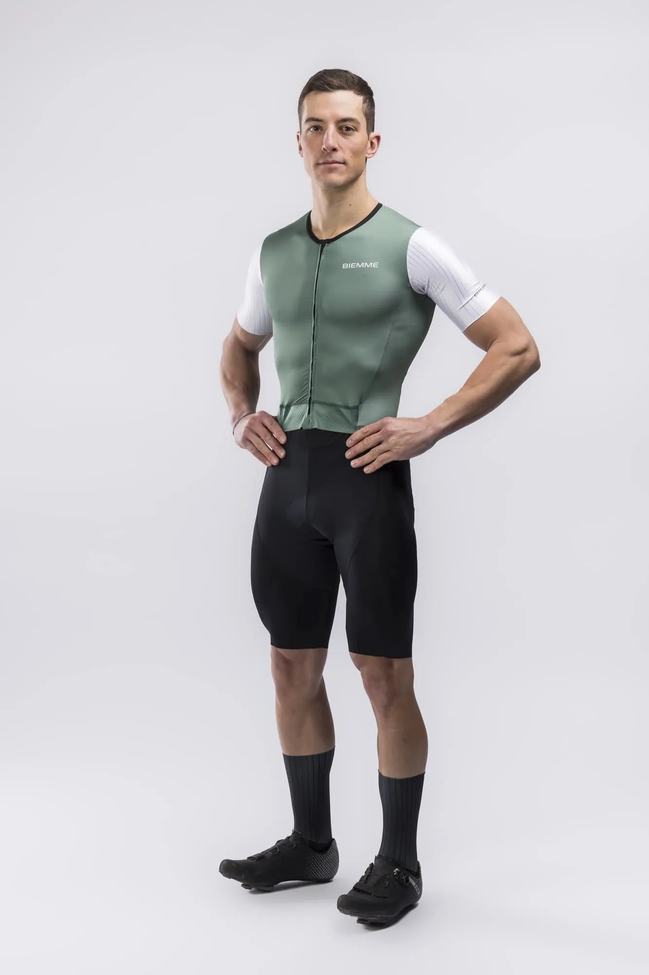PERFORMANCE MAN BODY ROAD